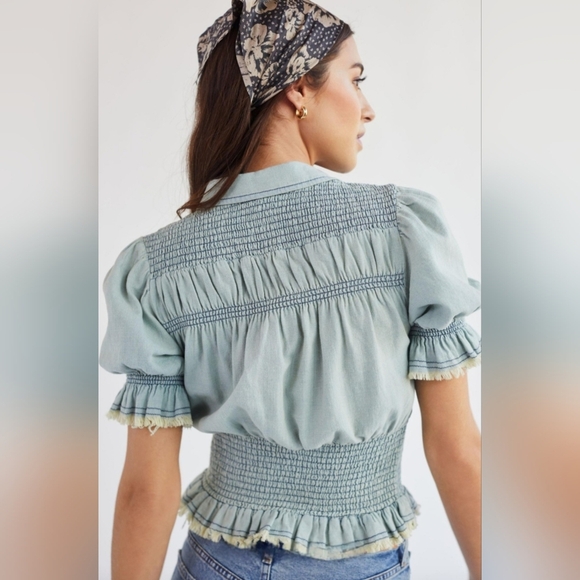 Pilcro Light Blue Puff Sleeve Smocked Top Size M - Picture 2 of 7